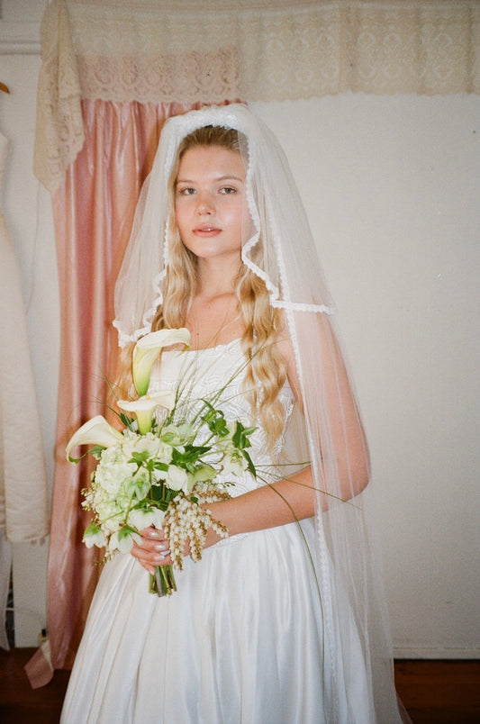 Vintage 70s Cathedral veil with lace trim