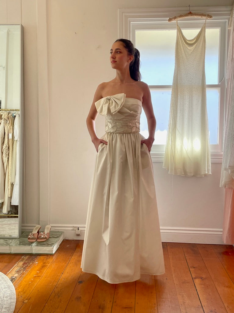 Vintage 80s AJ BARI strapless wedding gown with bow