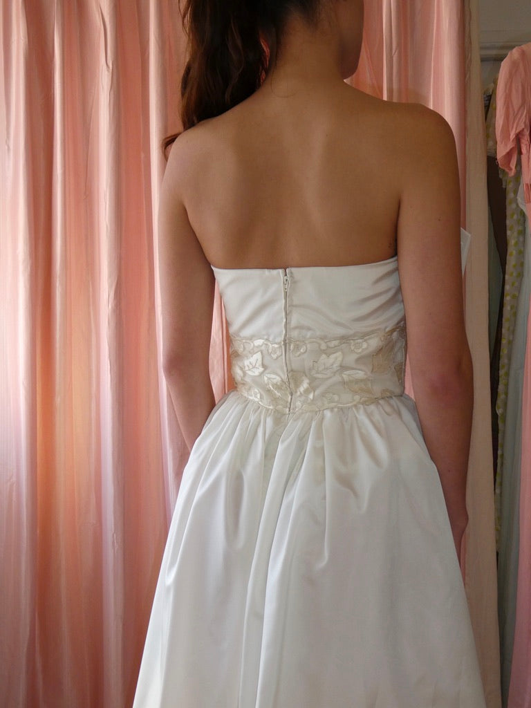 Vintage 80s AJ BARI strapless wedding gown with bow