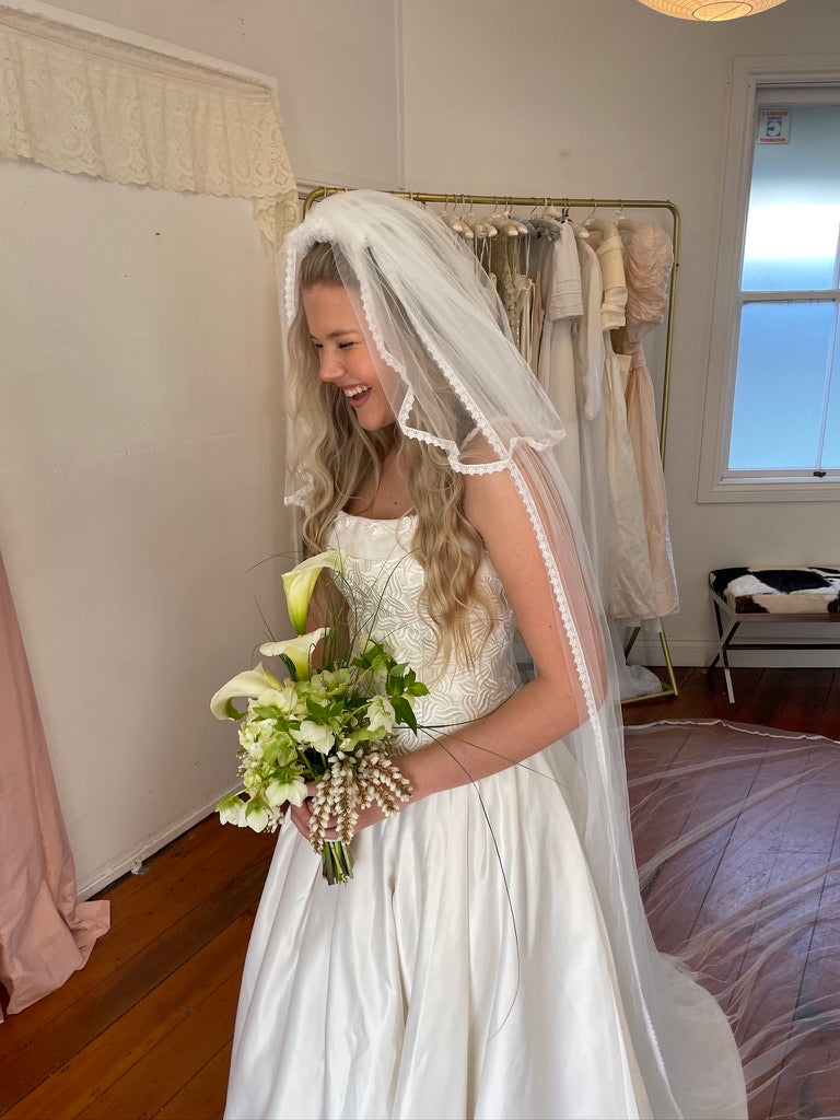 Vintage 70s Cathedral veil with lace trim