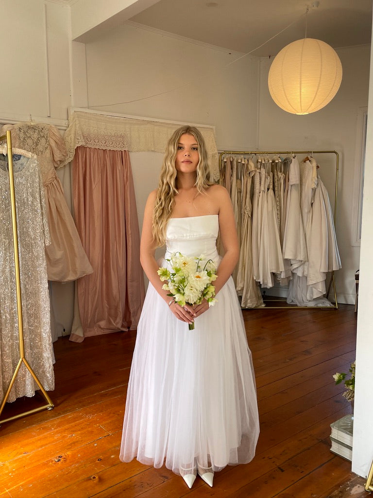 Vintage 90s Strapless tulle wedding dress