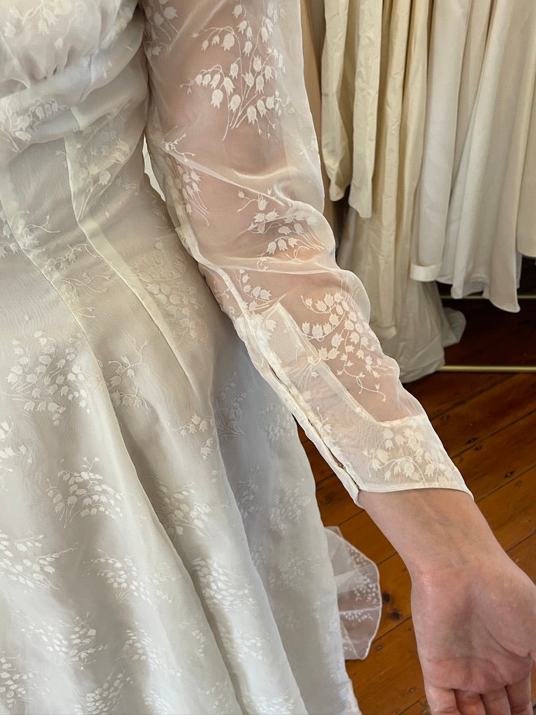 Vintage 50s Flocked Velvet Jacquard Wedding Gown with Bow Train