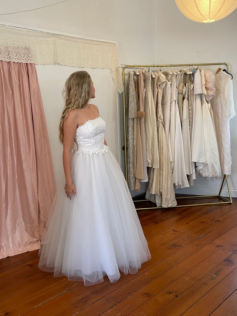 Vintage Y2K strapless tulle gown with guipure lace bodice