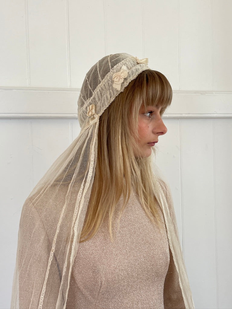 Antique 20s Juliet Cap veil with satin flowers lace trim