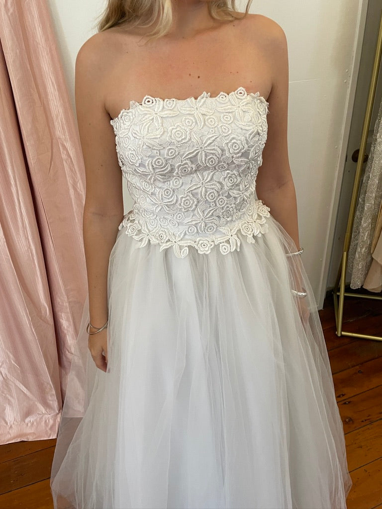 Vintage Y2K strapless tulle gown with guipure lace bodice