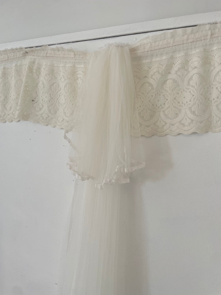 Vintage 70s Cathedral veil with lace trim