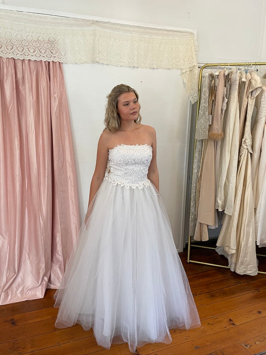 Vintage Y2K strapless tulle gown with guipure lace bodice