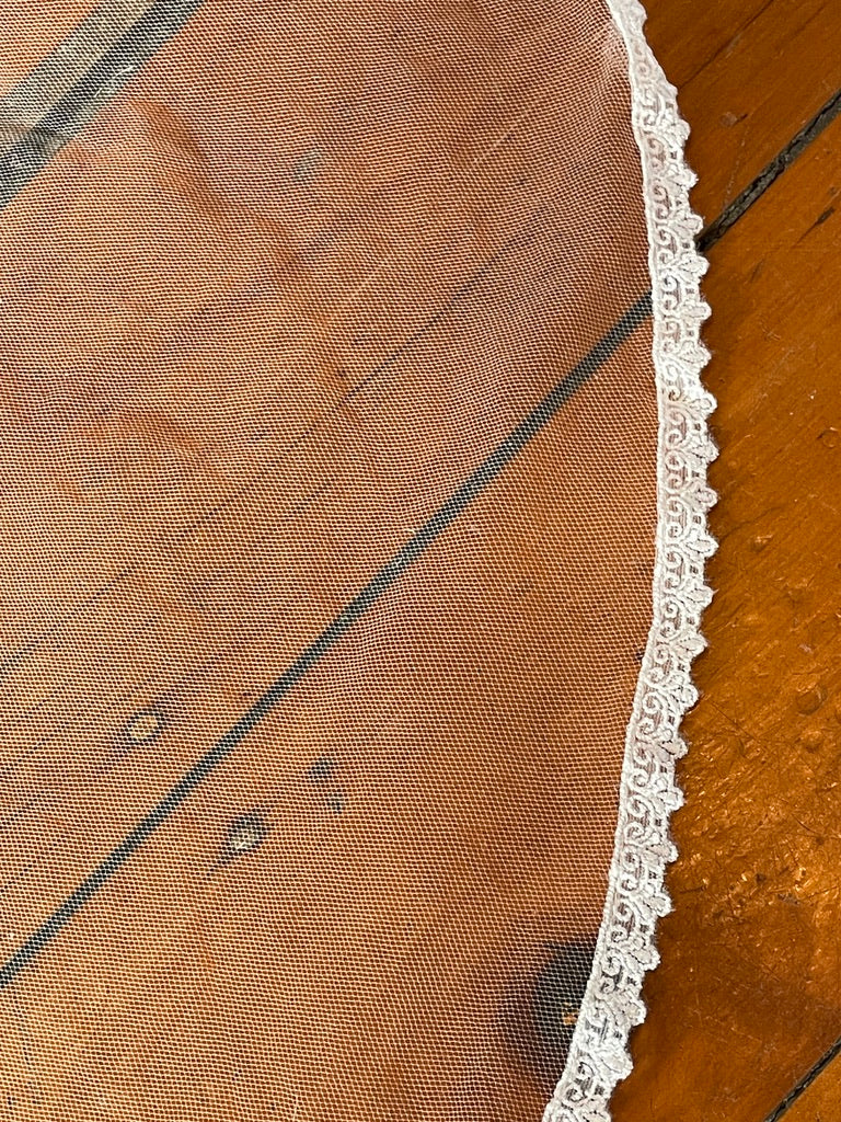 Vintage 70s Cathedral veil with lace trim