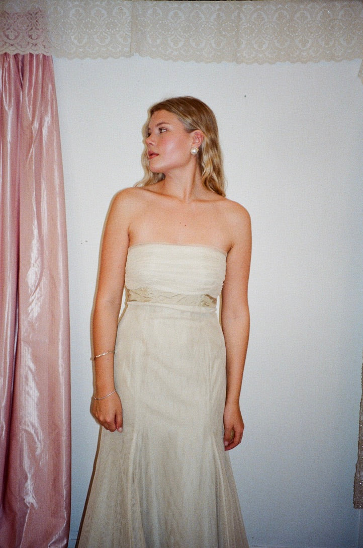 Vintage Y2K Vera Wang strapless mesh gown sand