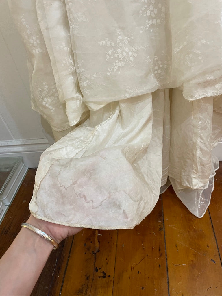 Vintage 50s Flocked Velvet Jacquard Wedding Gown with Bow Train