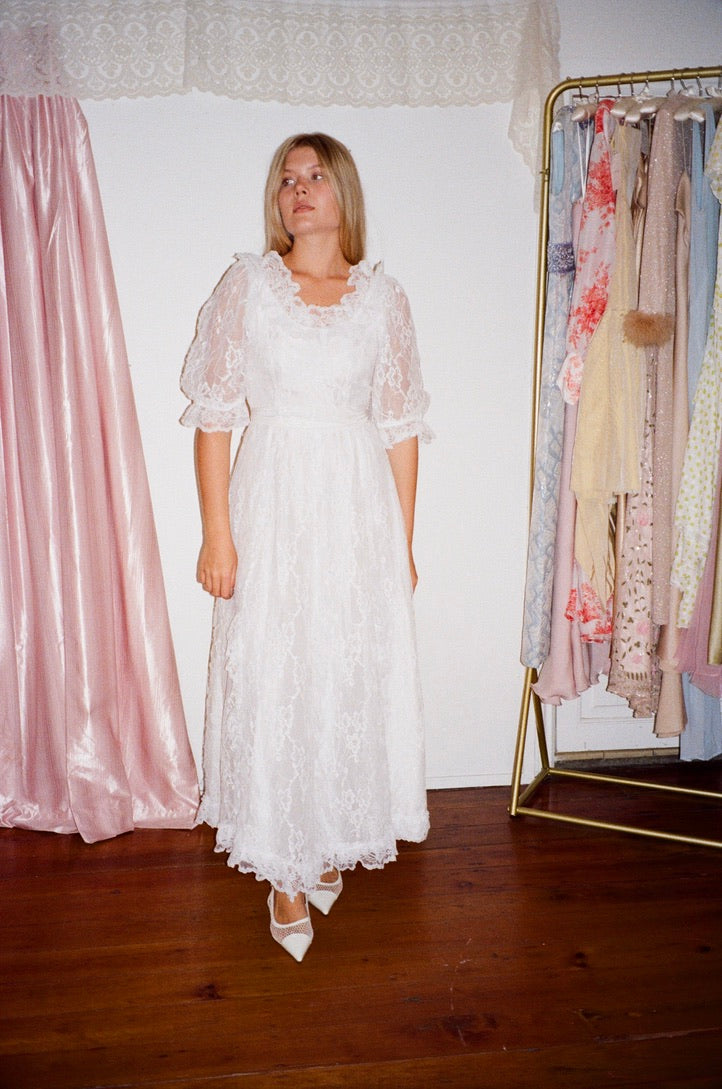 Vintage 80s lace puff sleeve wedding dress with bow