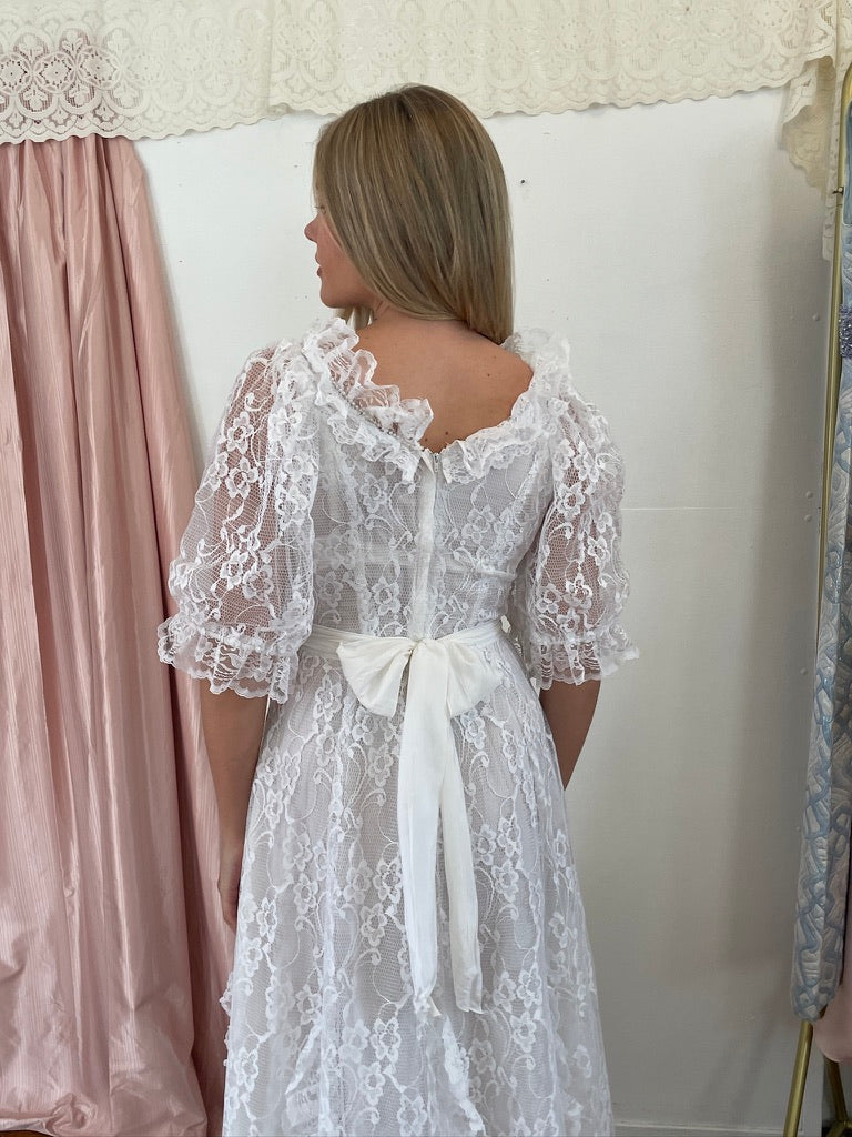 Vintage 80s lace puff sleeve wedding dress with bow