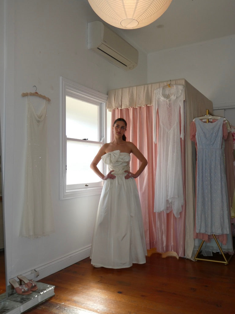 Vintage 80s AJ BARI strapless wedding gown with bow