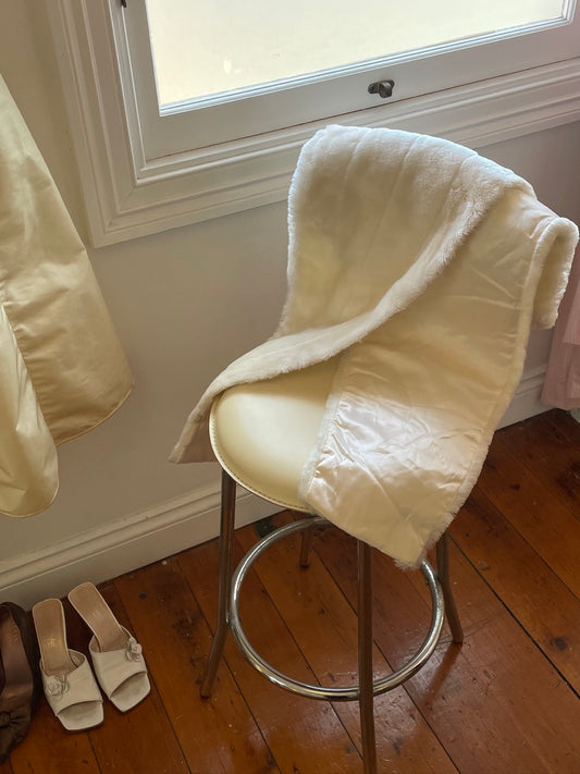Vintage 90s cream faux fur stole