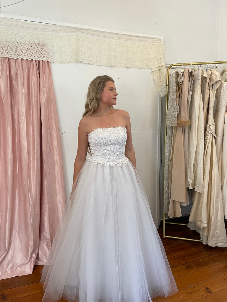 Vintage Y2K strapless tulle gown with guipure lace bodice