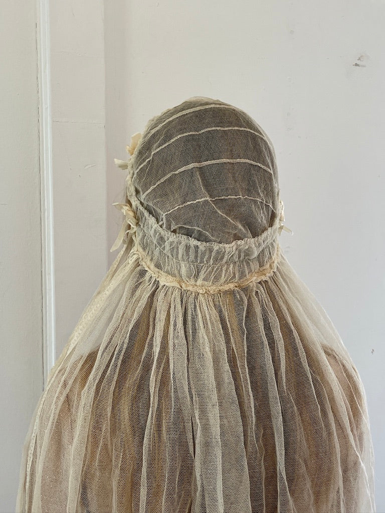 Antique 20s Juliet Cap veil with satin flowers lace trim
