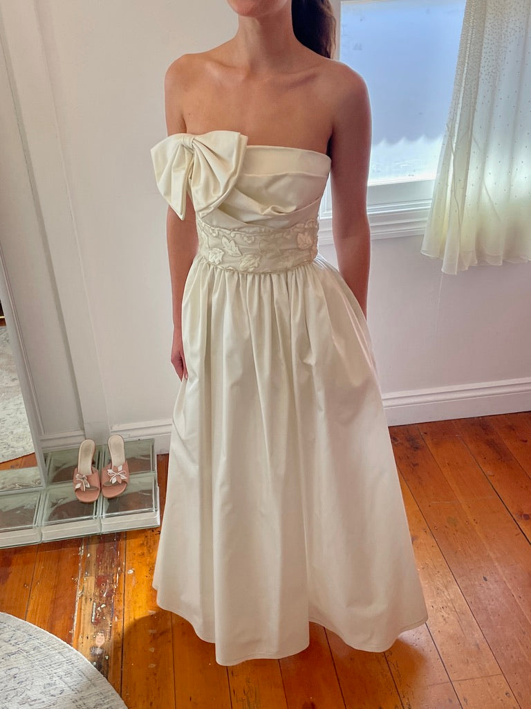 Vintage 80s AJ BARI strapless wedding gown with bow