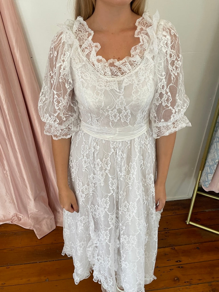 Vintage 80s lace puff sleeve wedding dress with bow