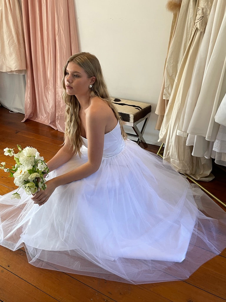 Vintage 90s Strapless tulle wedding dress