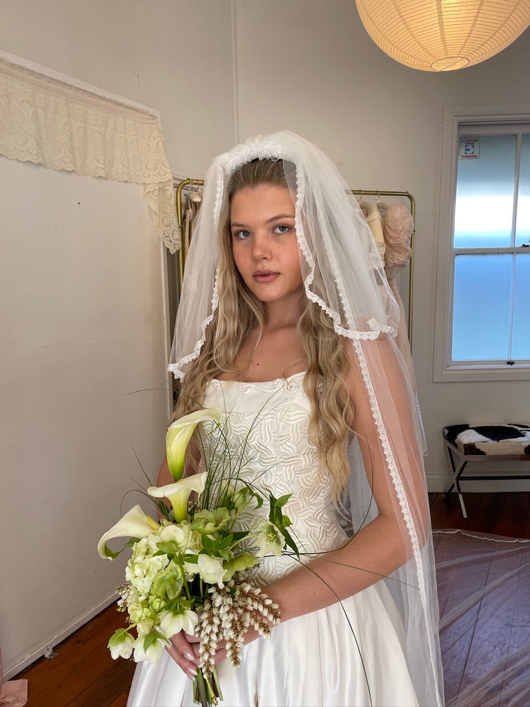 Vintage 70s Cathedral veil with lace trim