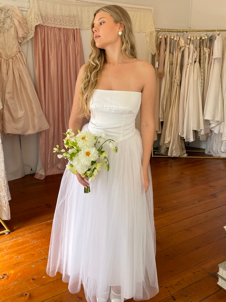 Vintage 90s Strapless tulle wedding dress