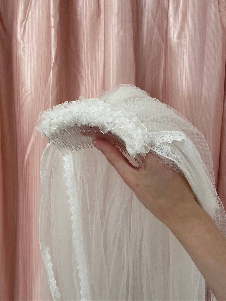 Vintage 70s Cathedral veil with lace trim