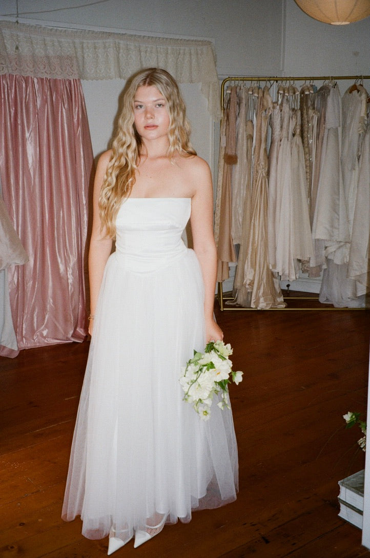 Vintage 90s Strapless tulle wedding dress